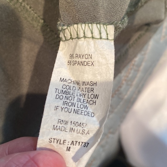 Threads studio Sz M cold shoulder Flutter sleeve top - Picture 4 of 4